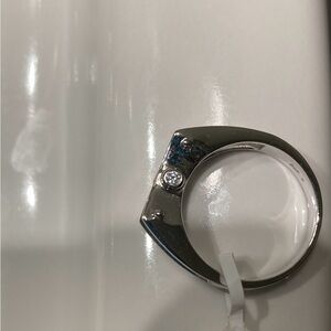 Modern Silver-Tone Geometric Ring with Center Stone